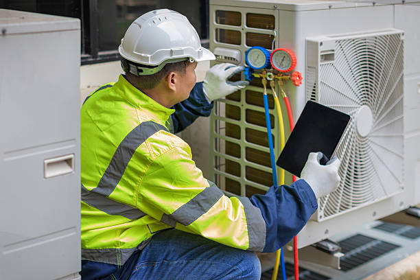 Professional Hvac Installation technician working in Gardendale, TX